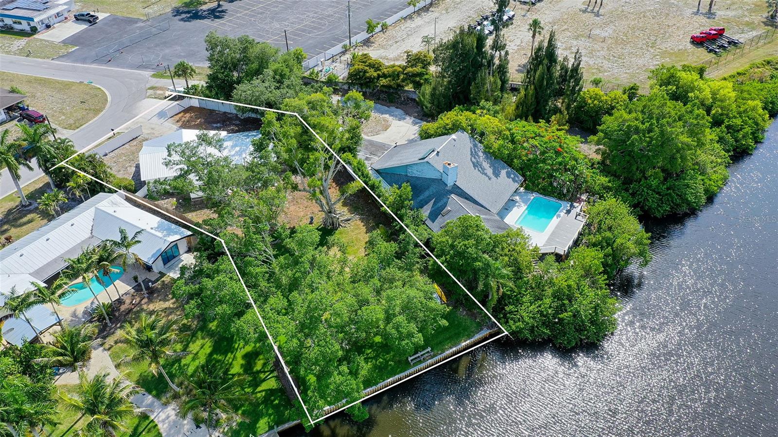 2103 Lusitania Drive — photo