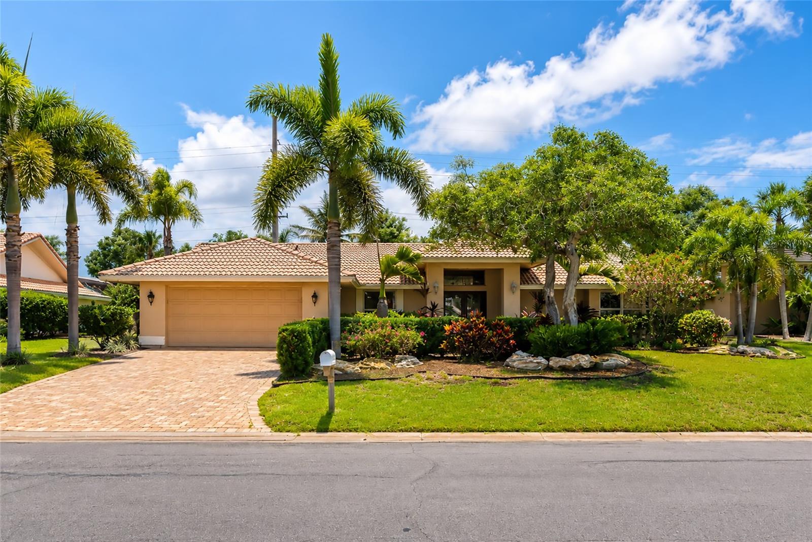 1495 Landview Lane — photo