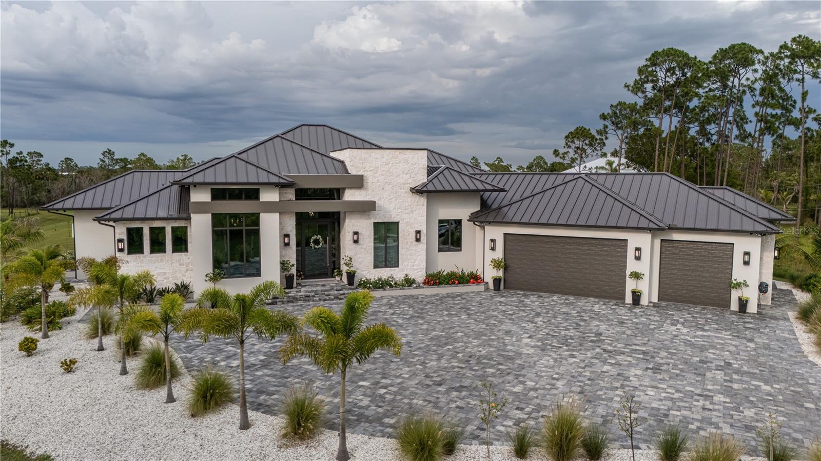 9240 Falcon Court — photo