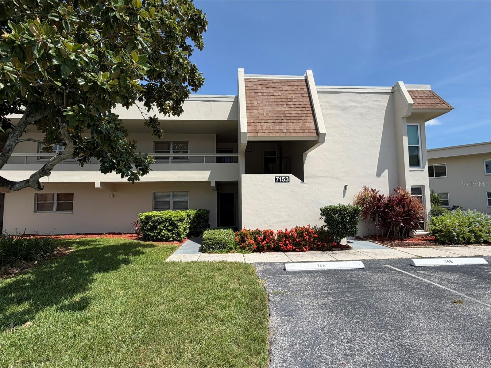 7153 W Country Club Dr N 145 — photo