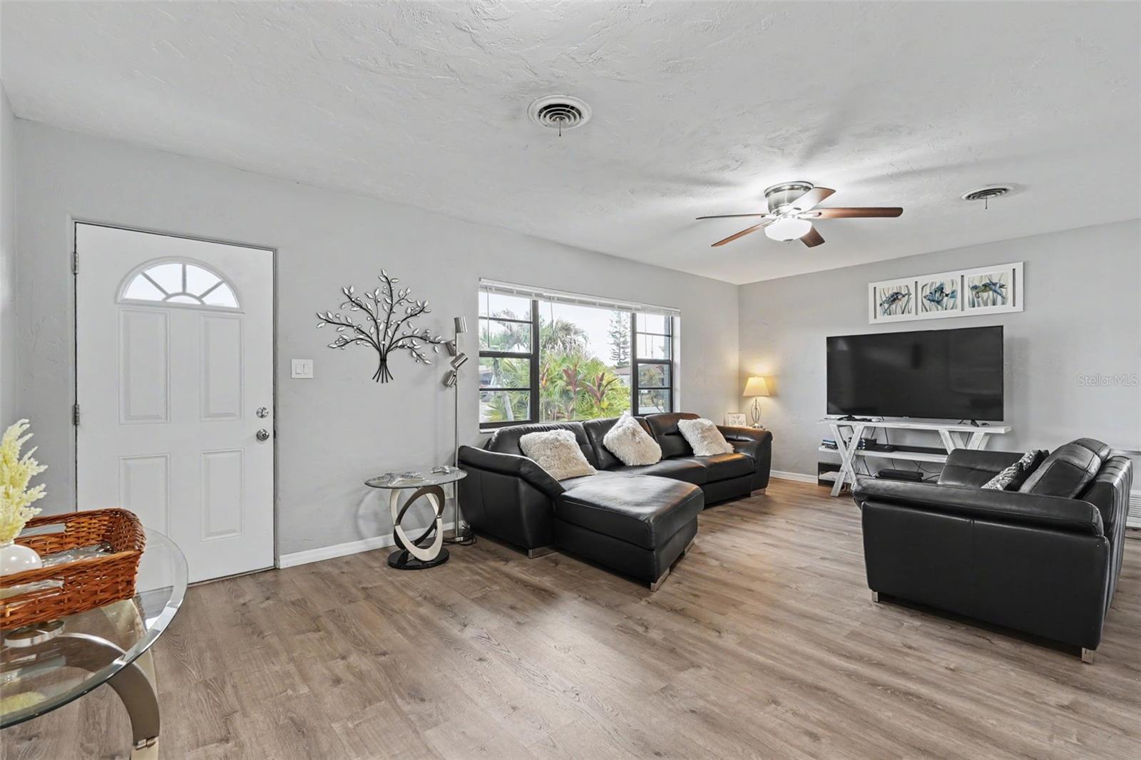 Home in VENICE, FL 34293 — photo 3