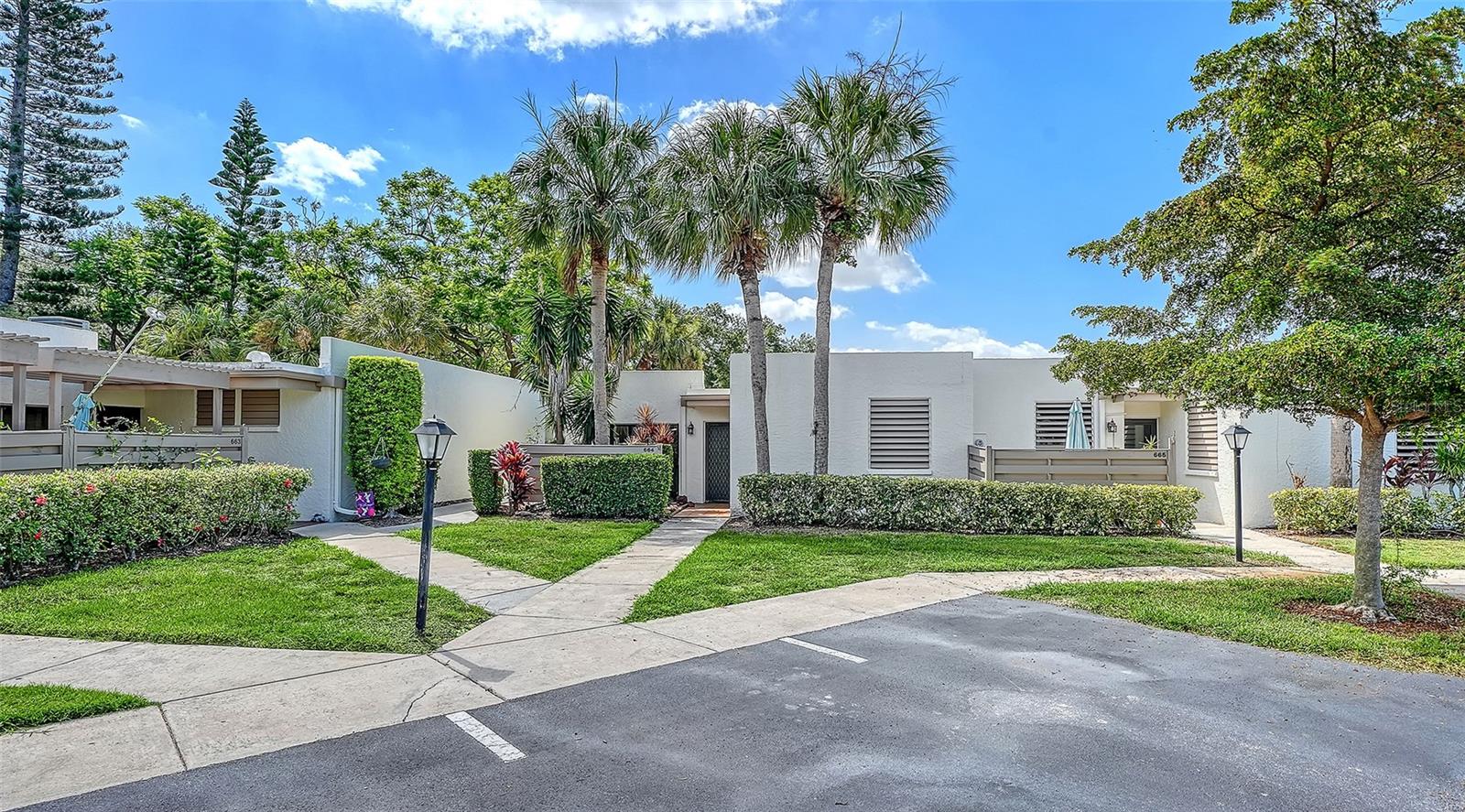 664 Woodlawn Drive — photo