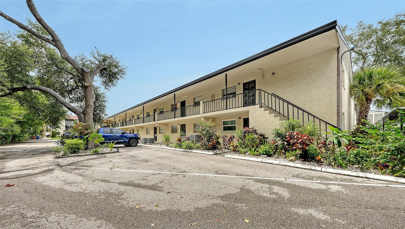 2260 Stickney Point Road 324 — photo