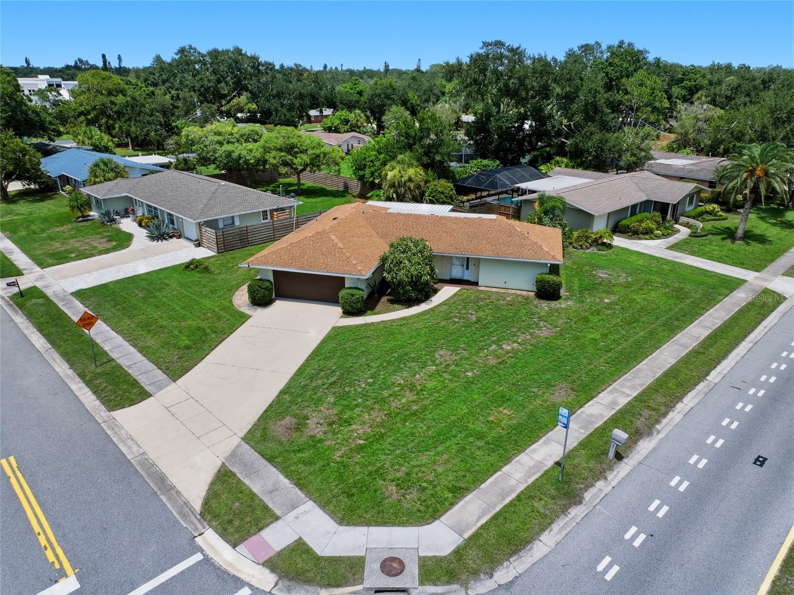 2711 Gulf Gate Drive — photo