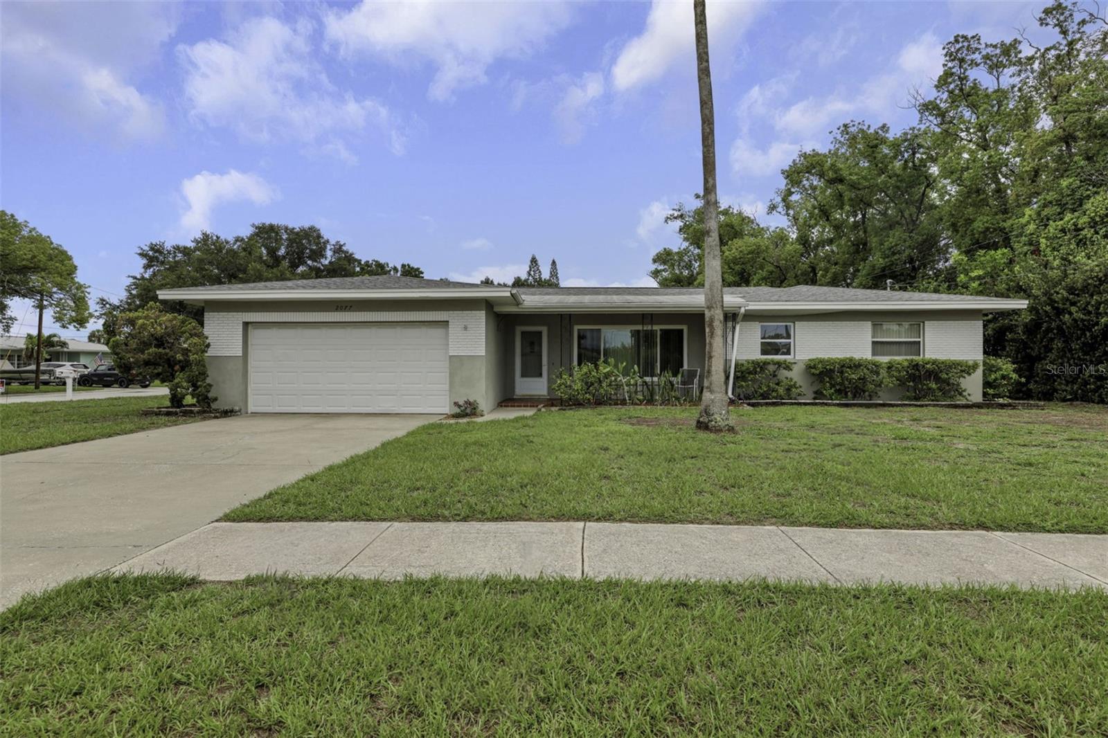 2077 Druid Road E — photo
