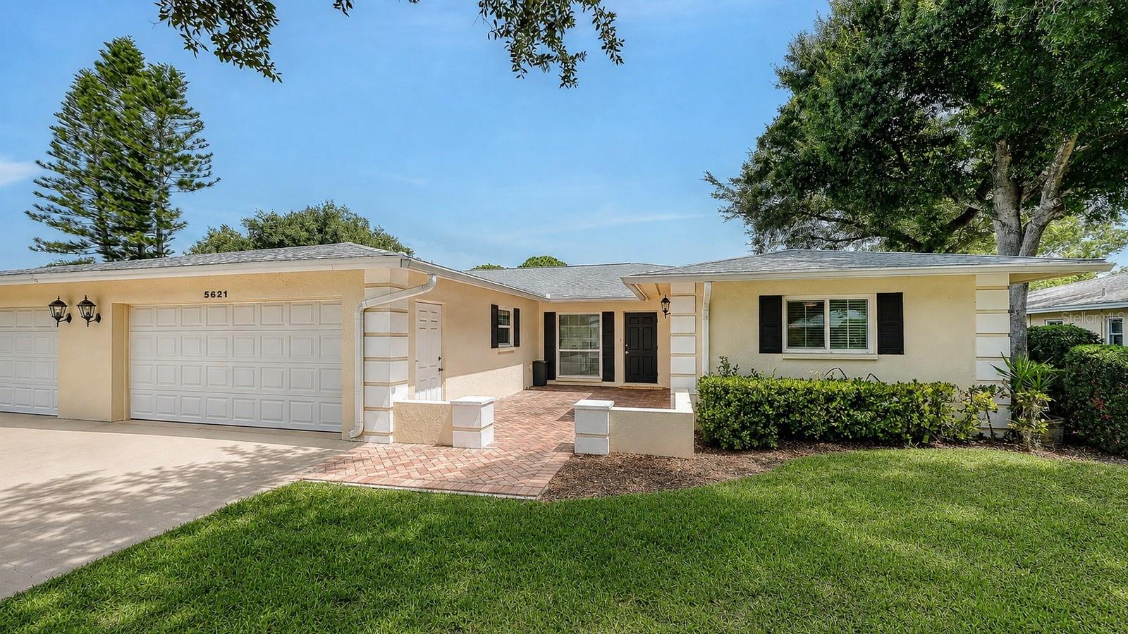 5621 Palm Aire Drive — photo