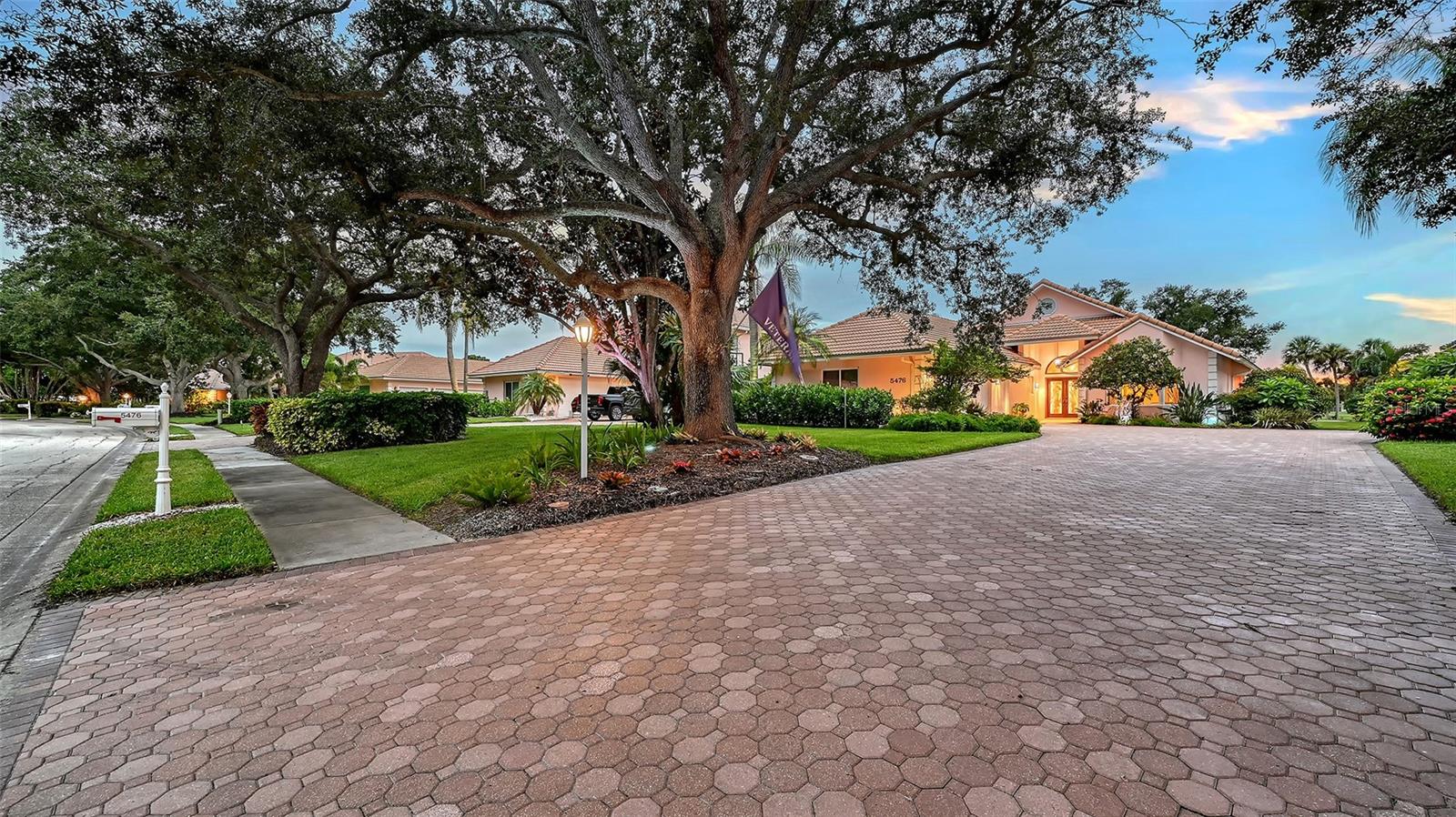 5476 Golf Pointe Drive — photo