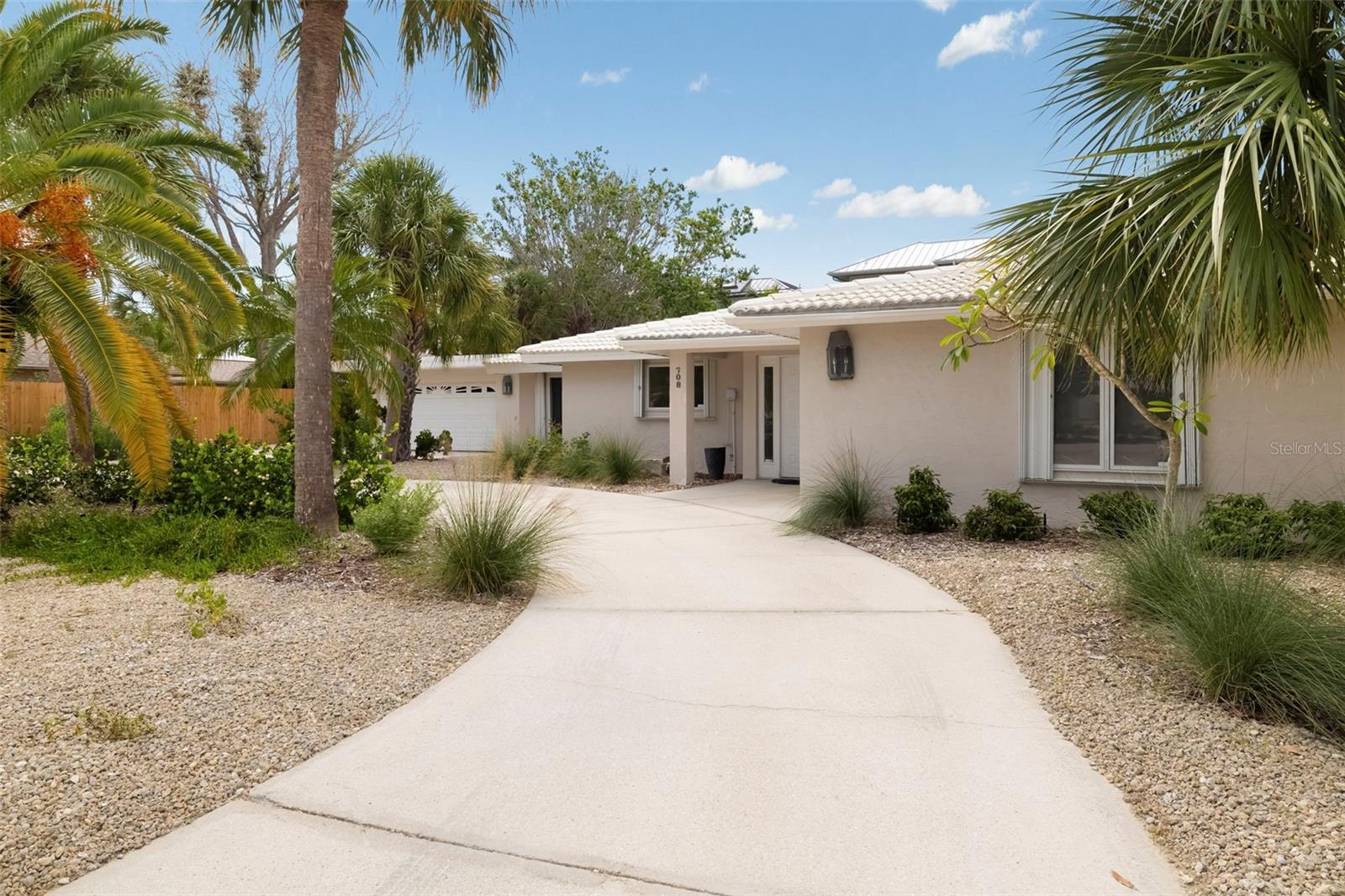 708 Garfield Drive — photo