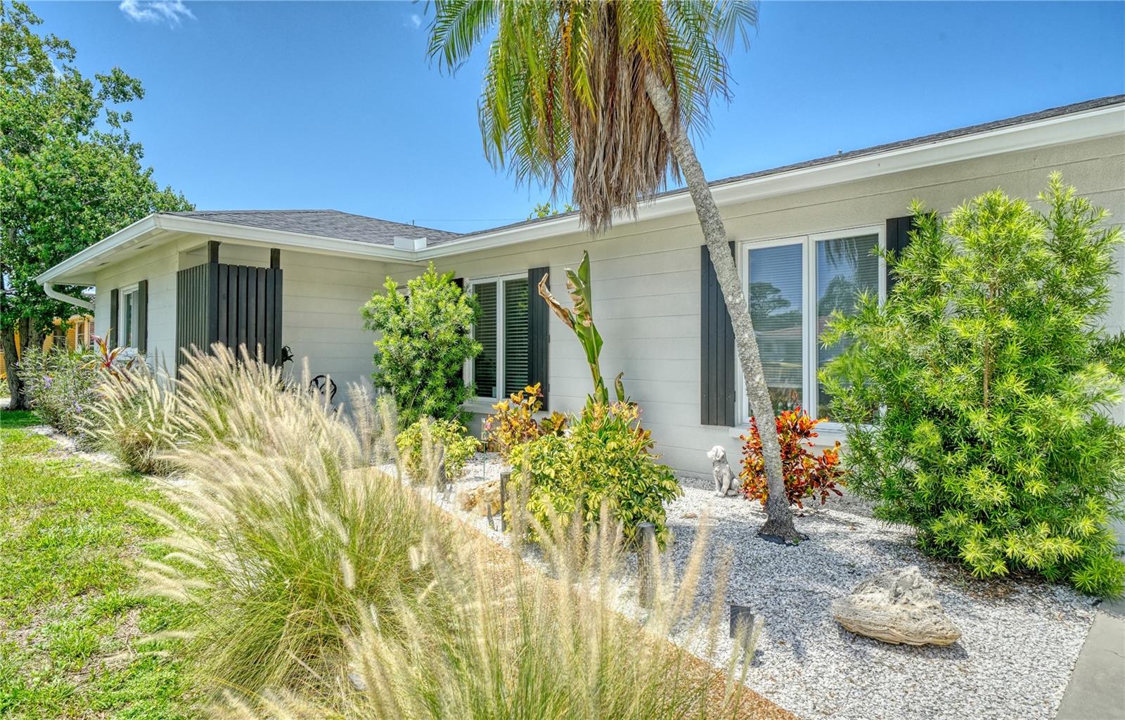 Home in SARASOTA, FL 34231 — photo 2