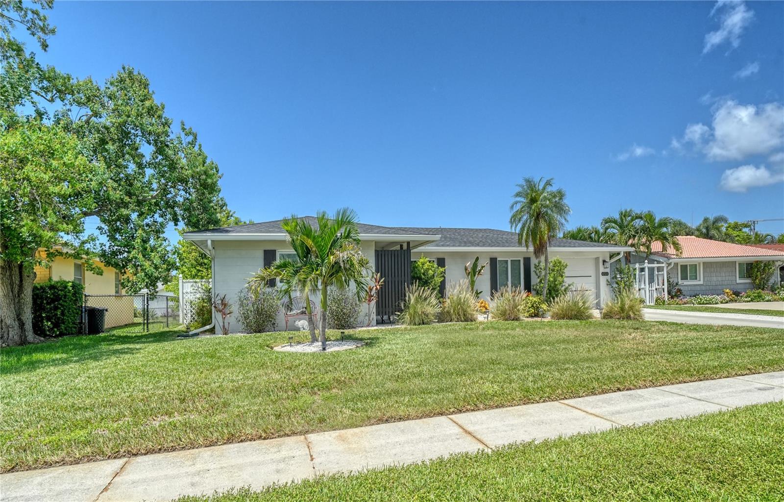 Home in SARASOTA, FL 34231 — photo 3
