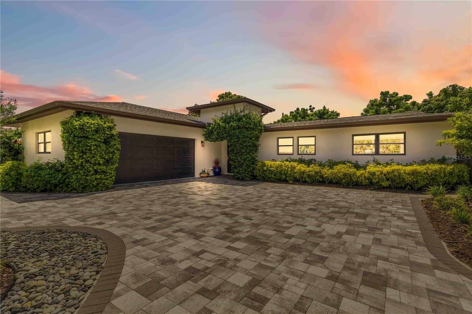 2410 Siesta Drive — photo