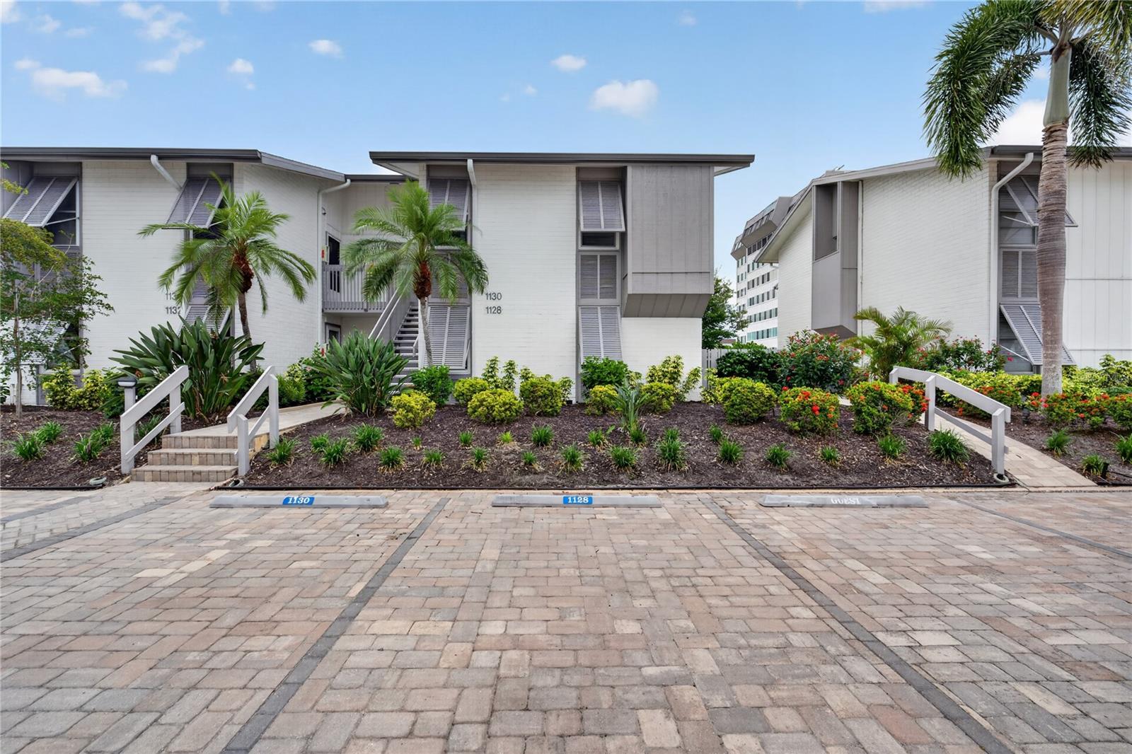 1130 W Peppertree Lane 118 — photo
