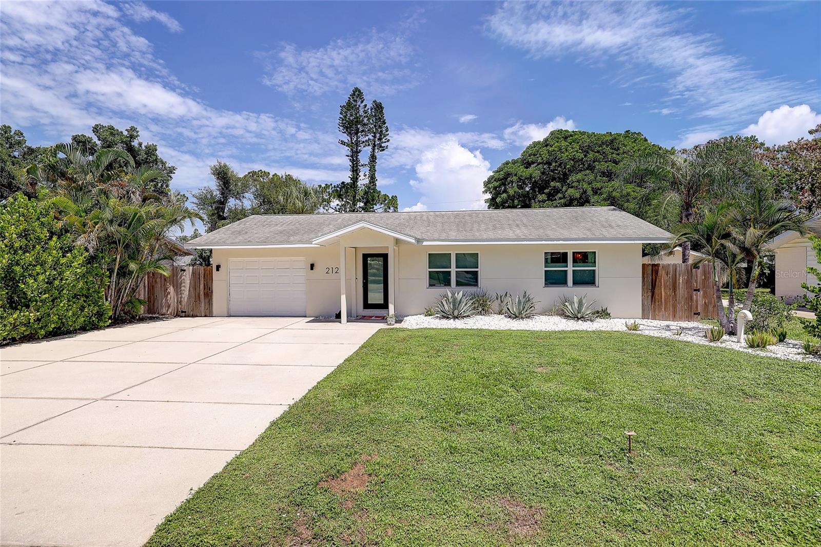 2121 Palm Terrace — photo