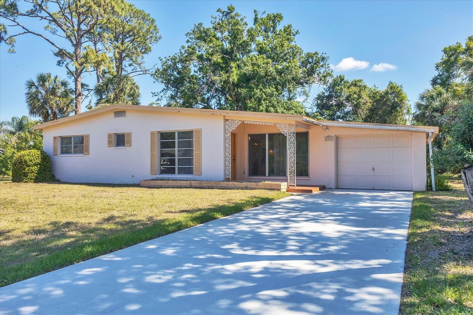 2538 Lakeshore Circle — photo