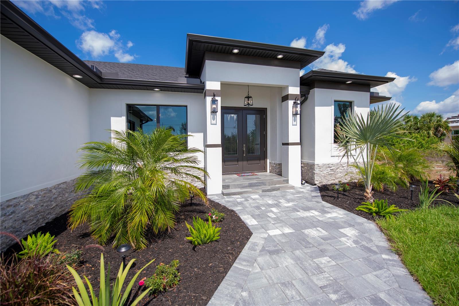 11 Pinehurst Court — photo