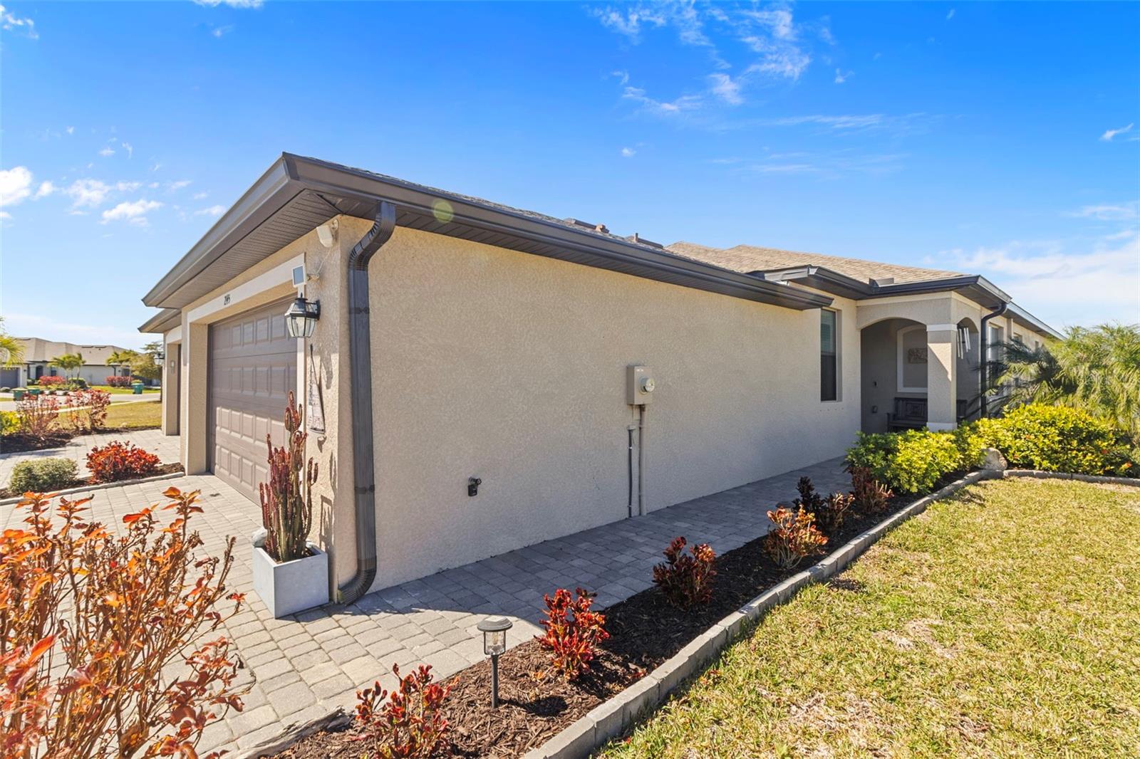 2145 Bonito Way — photo