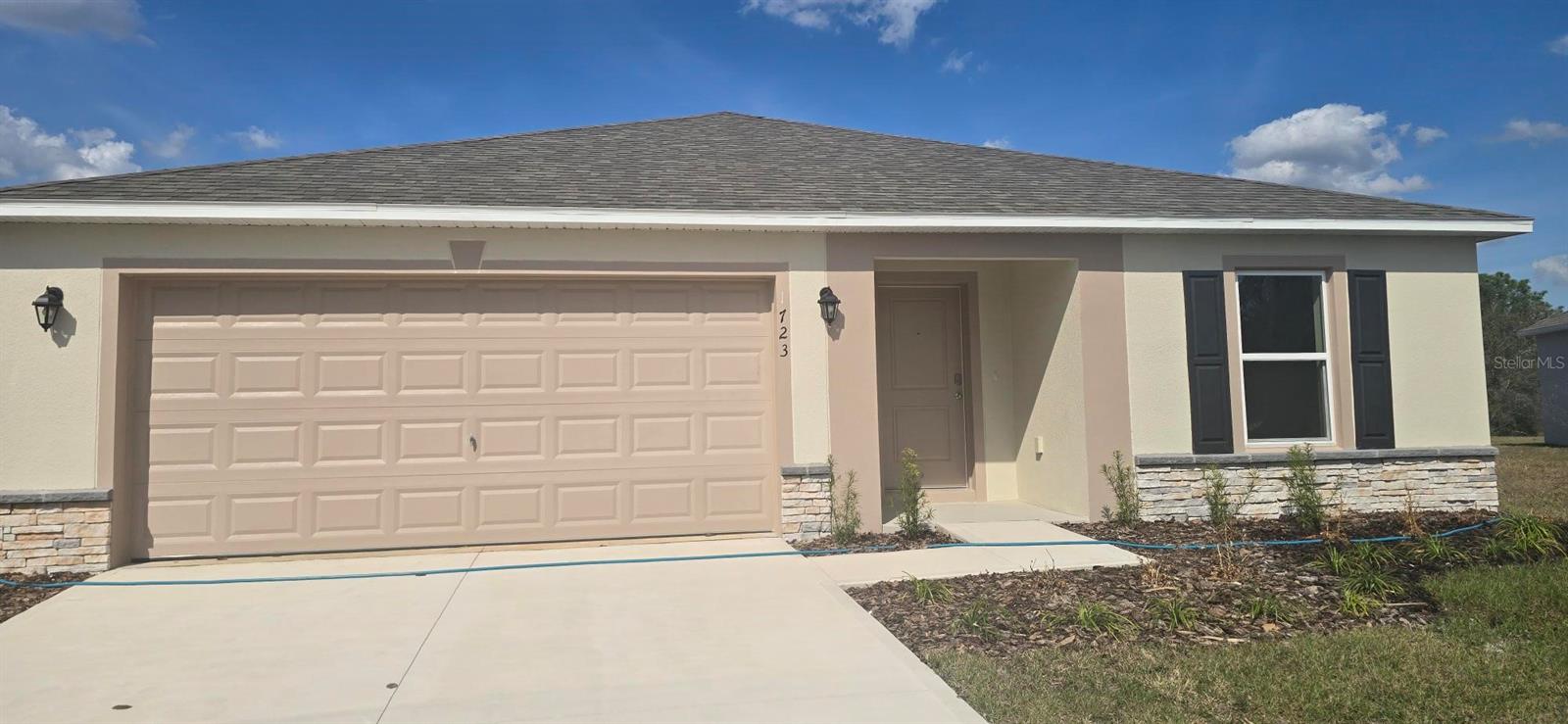 1723 Redfin Way — photo