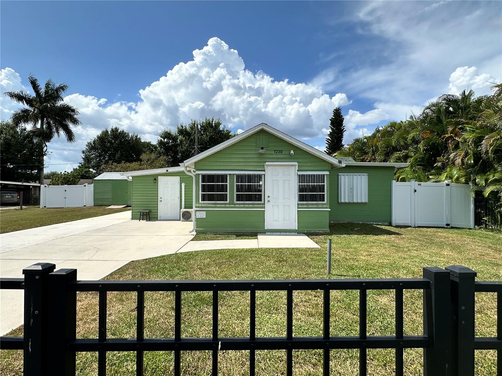 1230 Woodlawn Avenue — photo