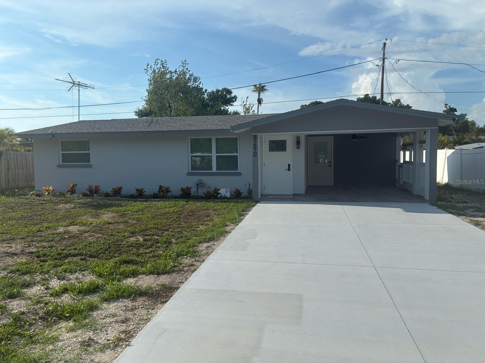 8290 Osprey Road — photo