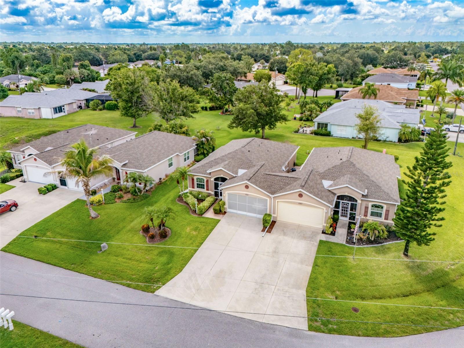 1351 Hedgewood Circle — photo