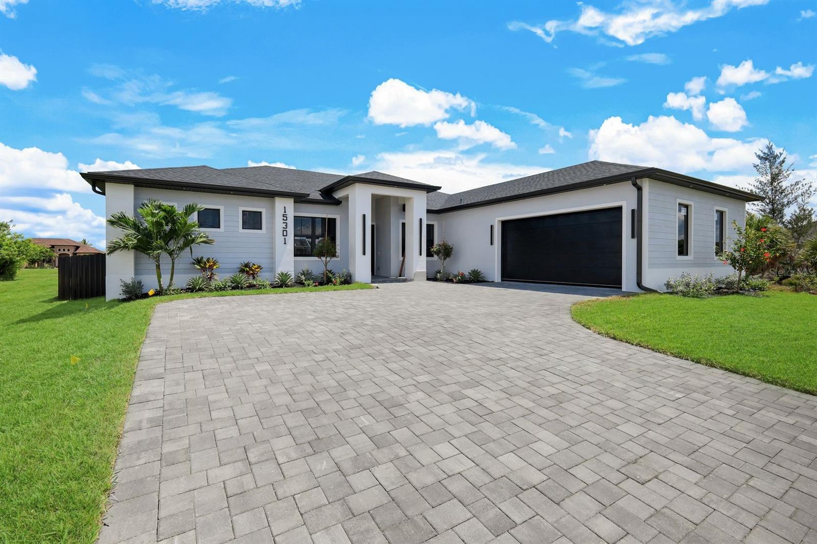 15301 Acorn Circle — photo