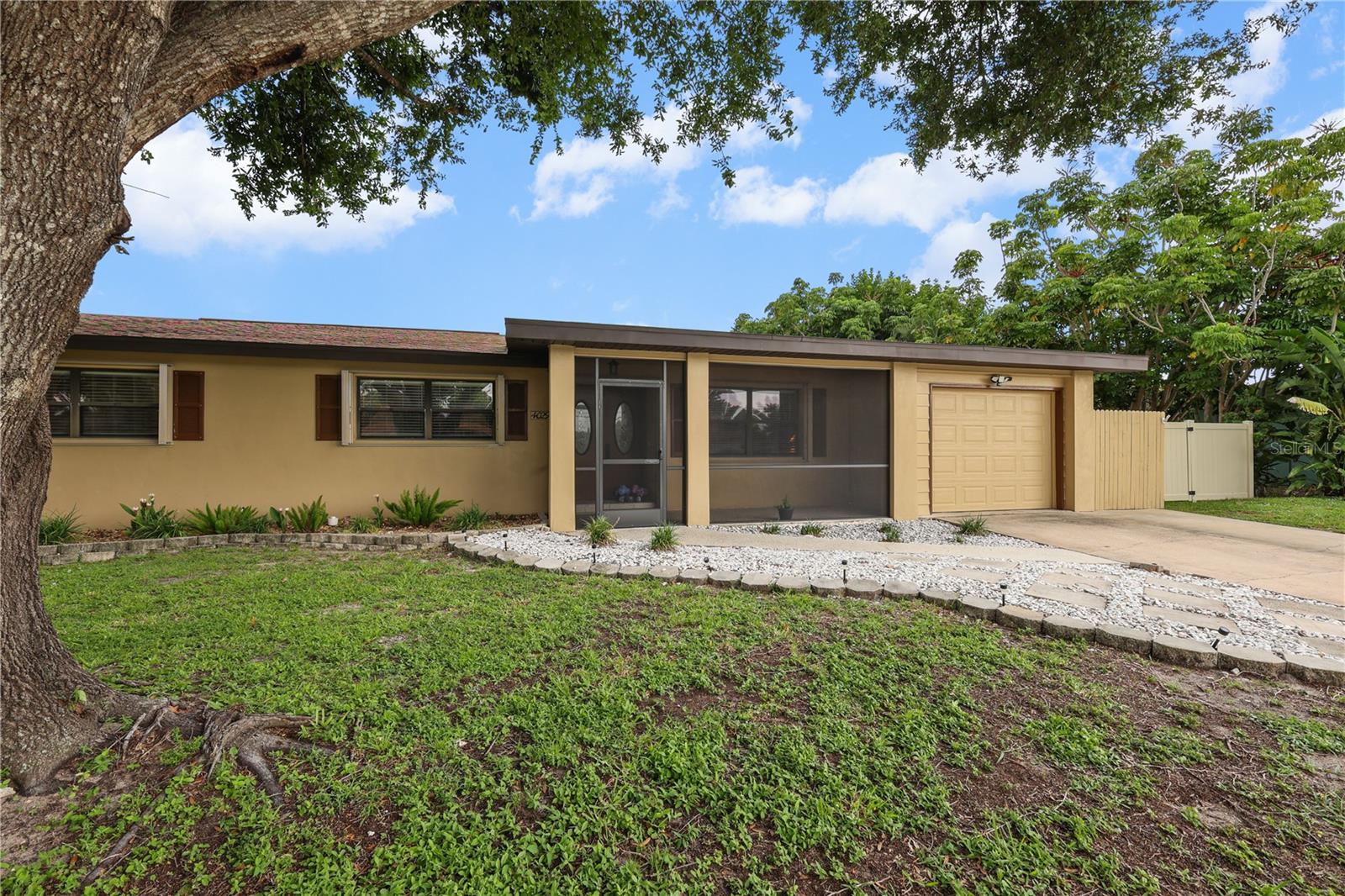 4029 Country Club Boulevard — photo
