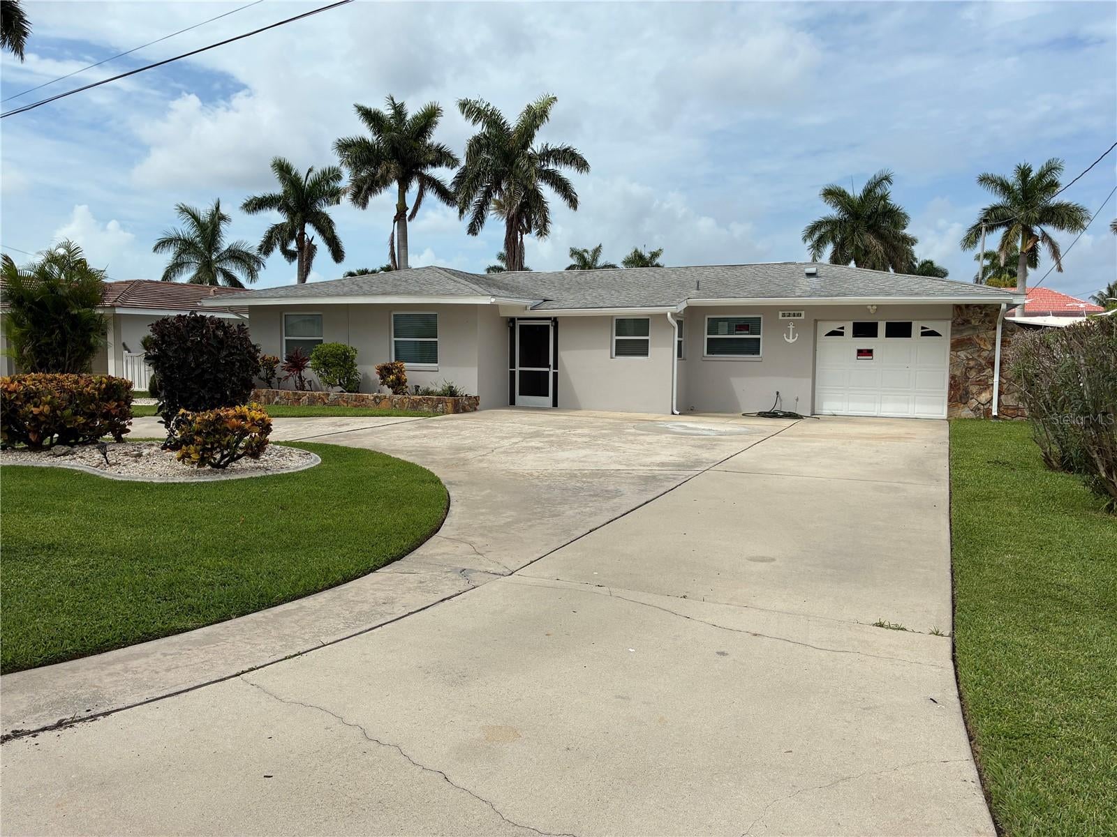 5240 Seminole Court — photo