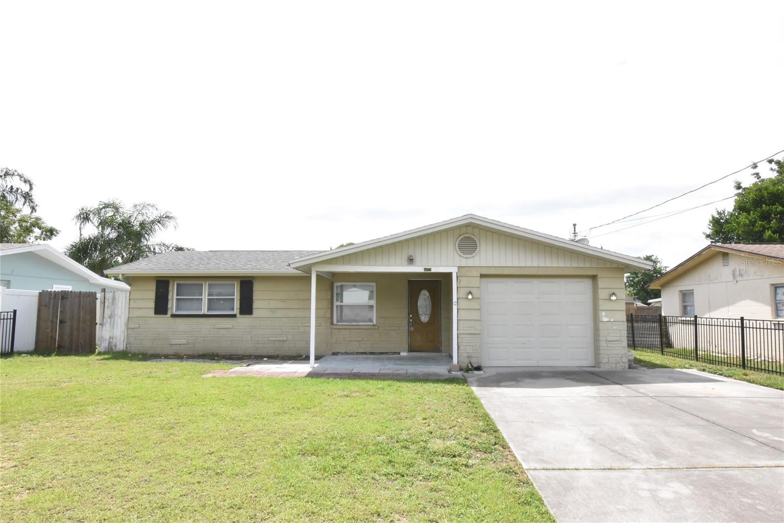 11025 Pickering Lane — photo