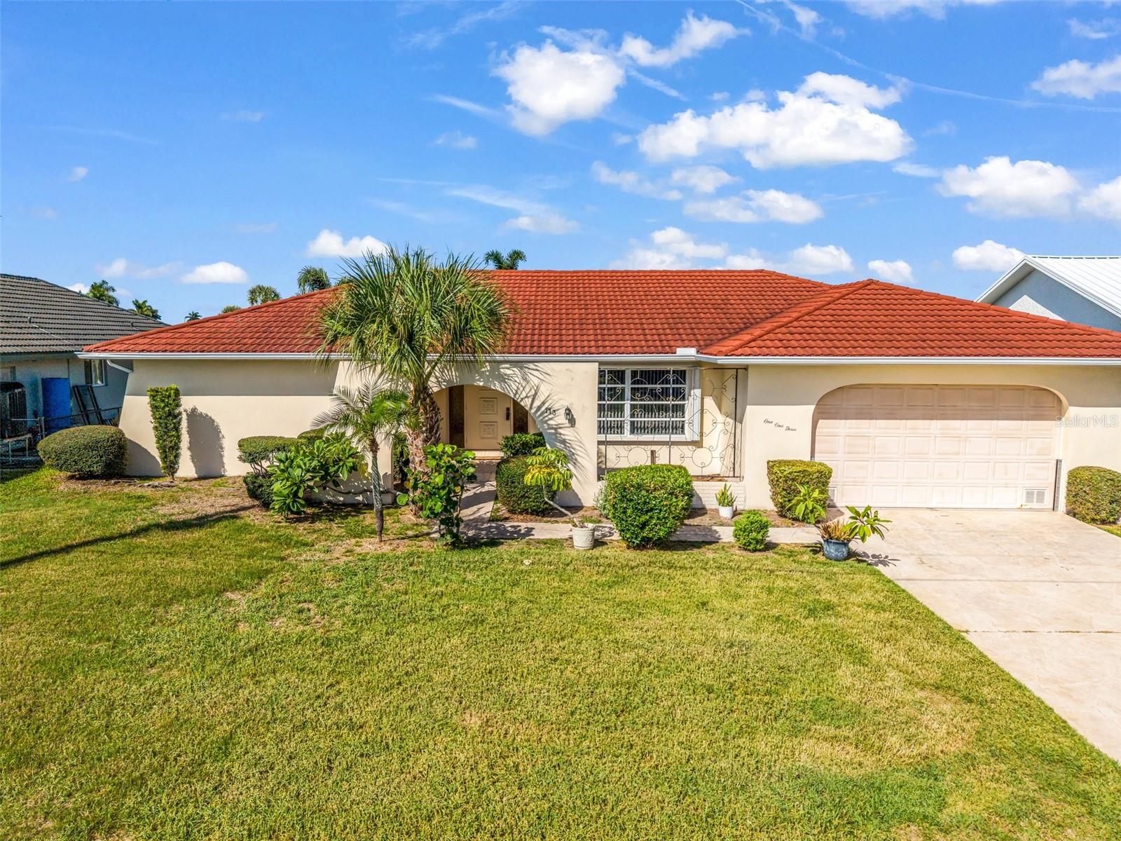 113 Hibiscus Drive — photo