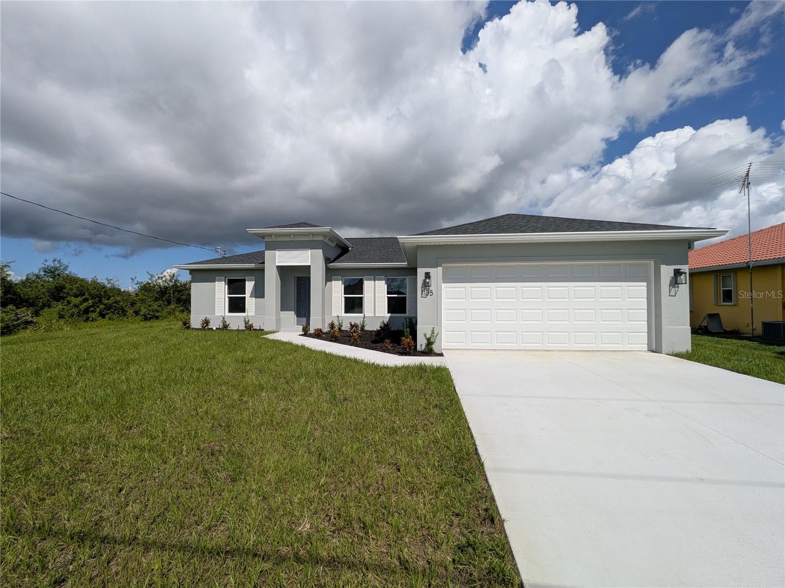 1135 N San Mateo Drive — photo