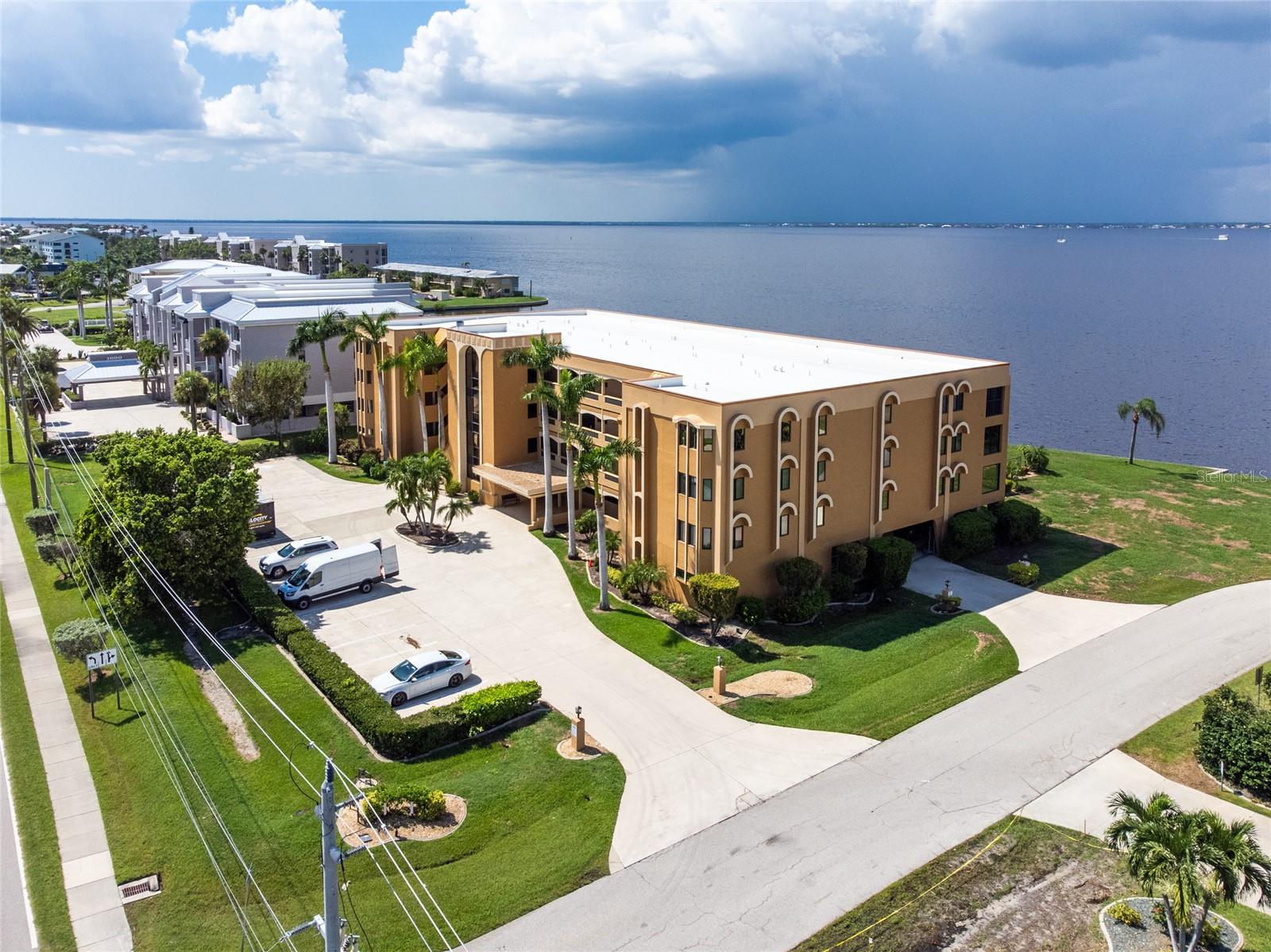 1601 Park Beach Circle 18 — photo