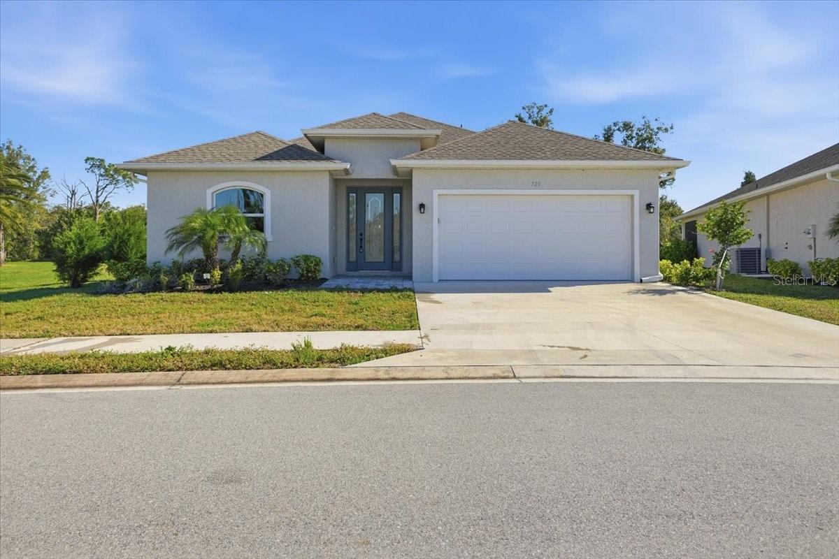 725 Redbud Court — photo