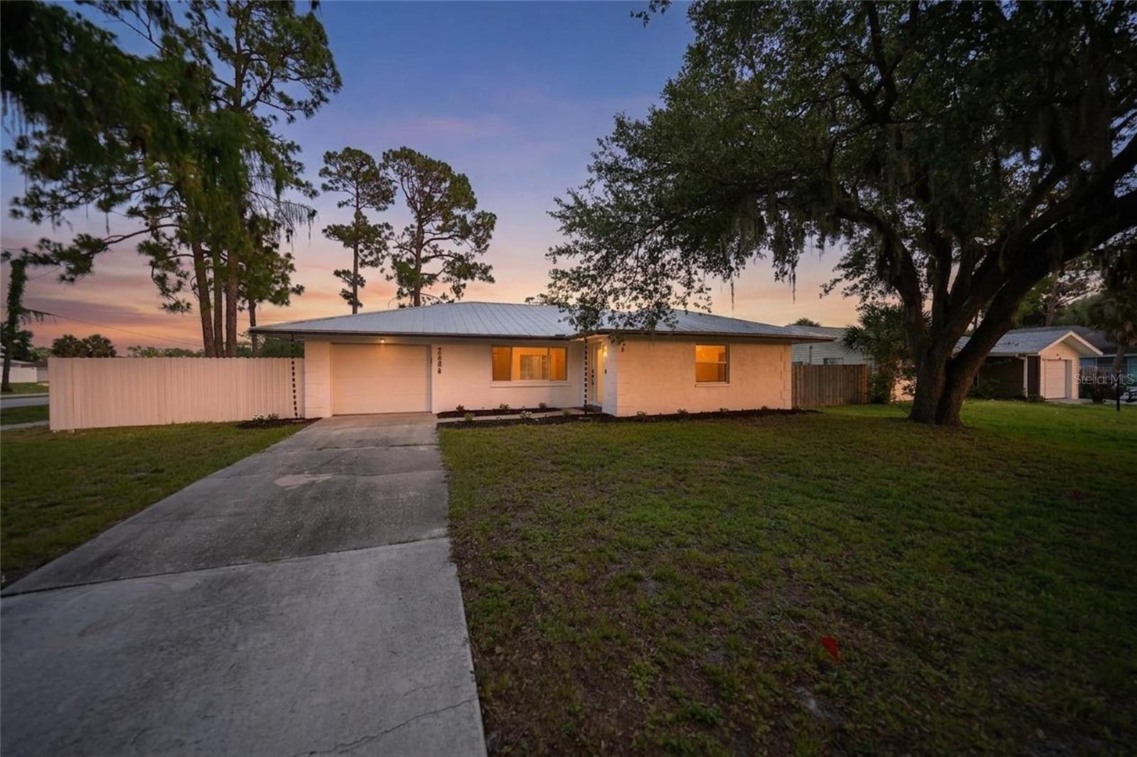2506 Lakeshore Circle — photo