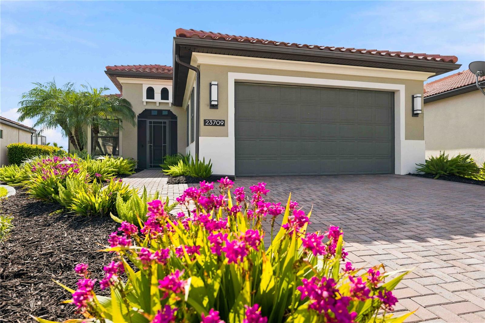 23709 Waverly Circle — photo