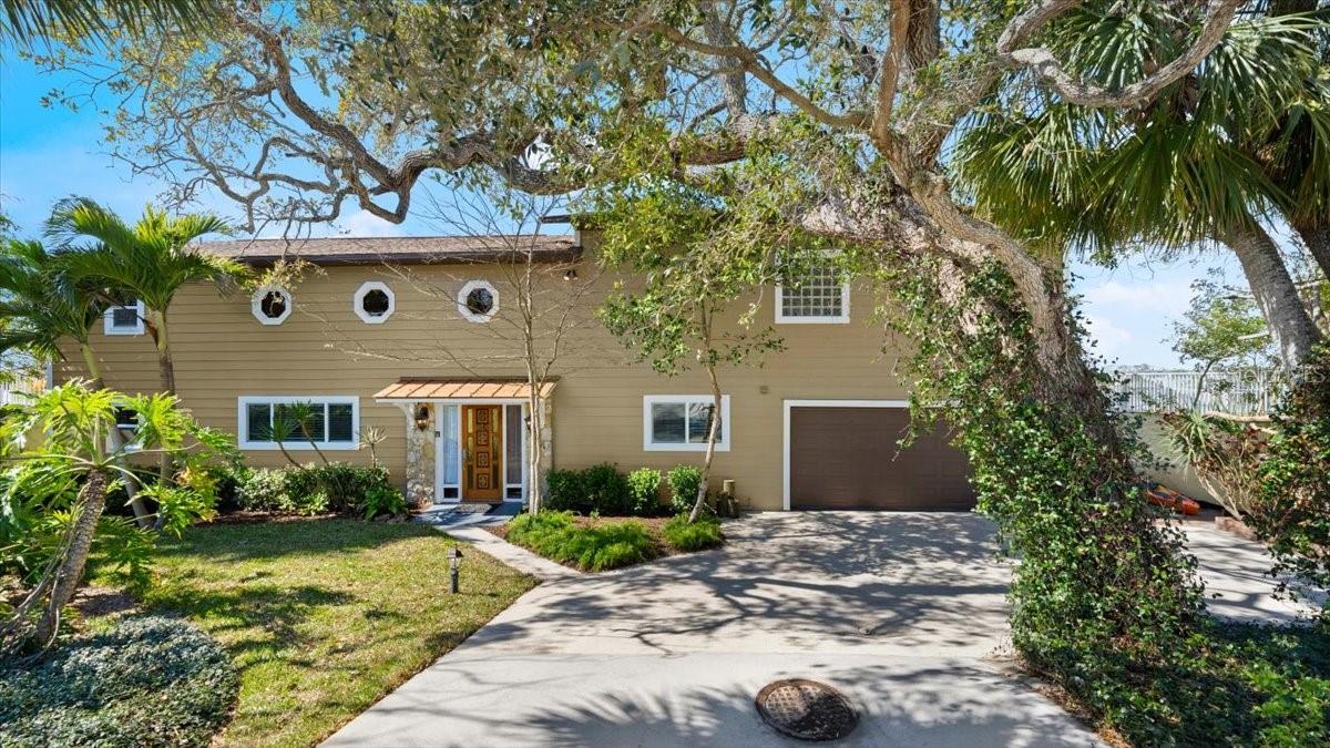 2306 John Anderson Drive — photo