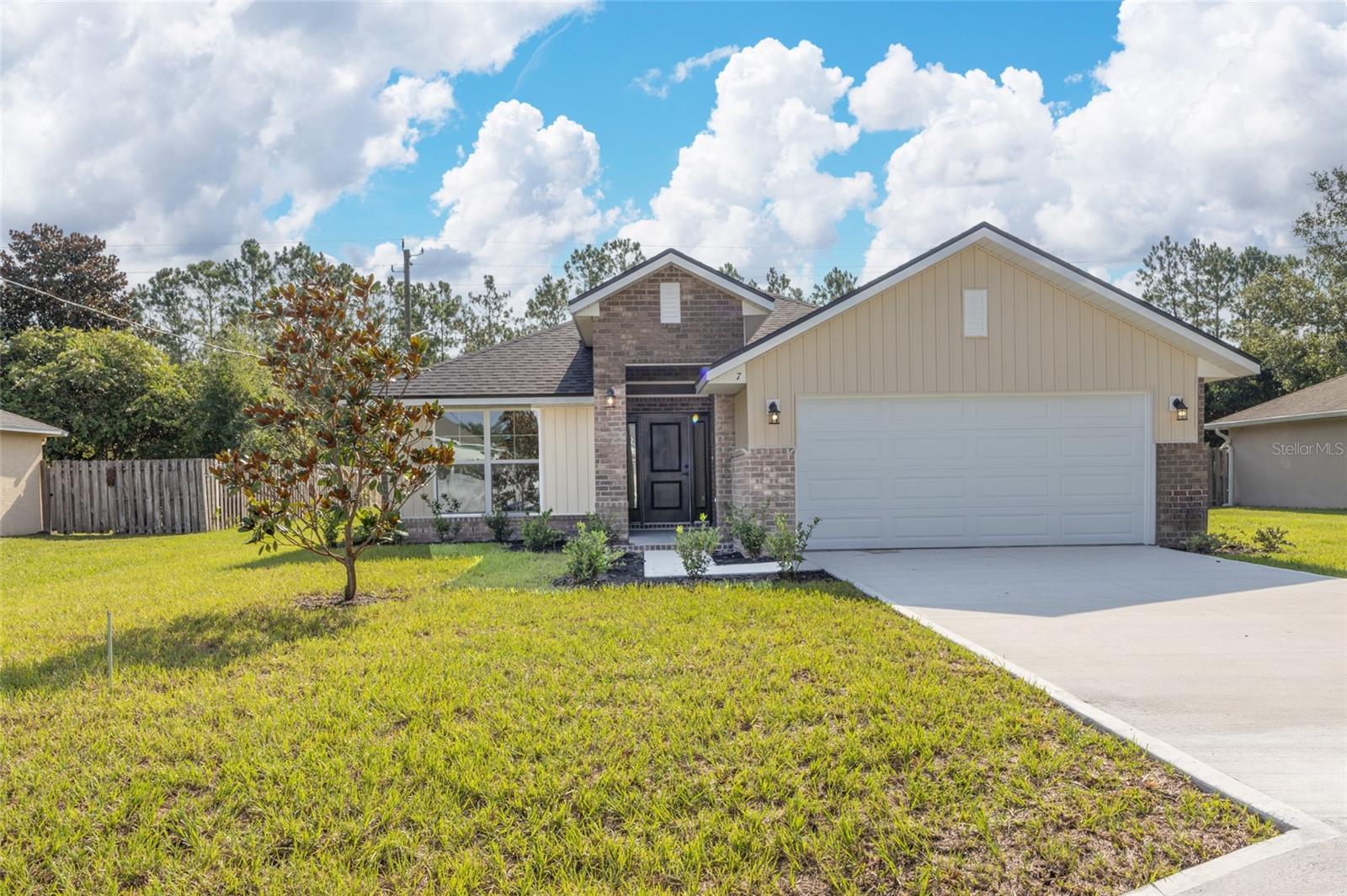 7 Zircon Court — photo