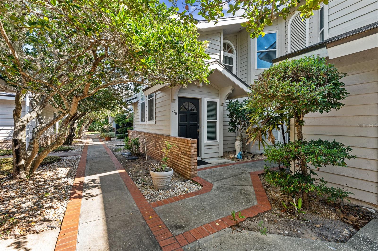 596 N Nova Road 308 — photo