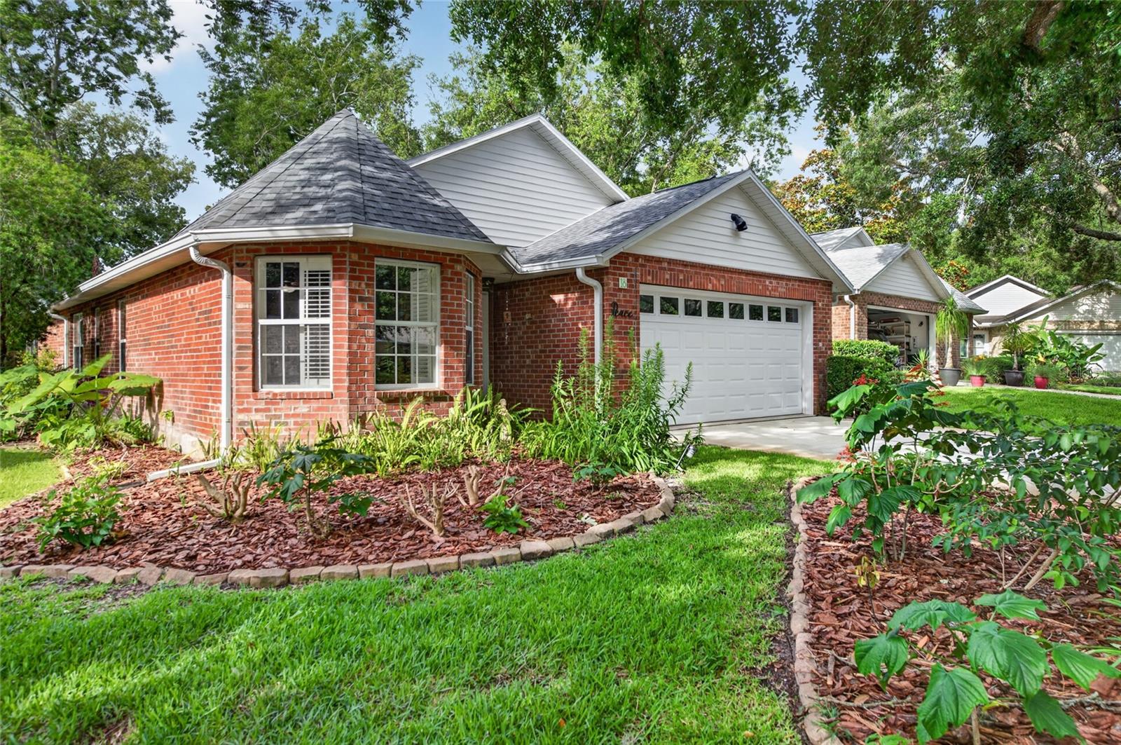 18 Oak Village Drive — photo