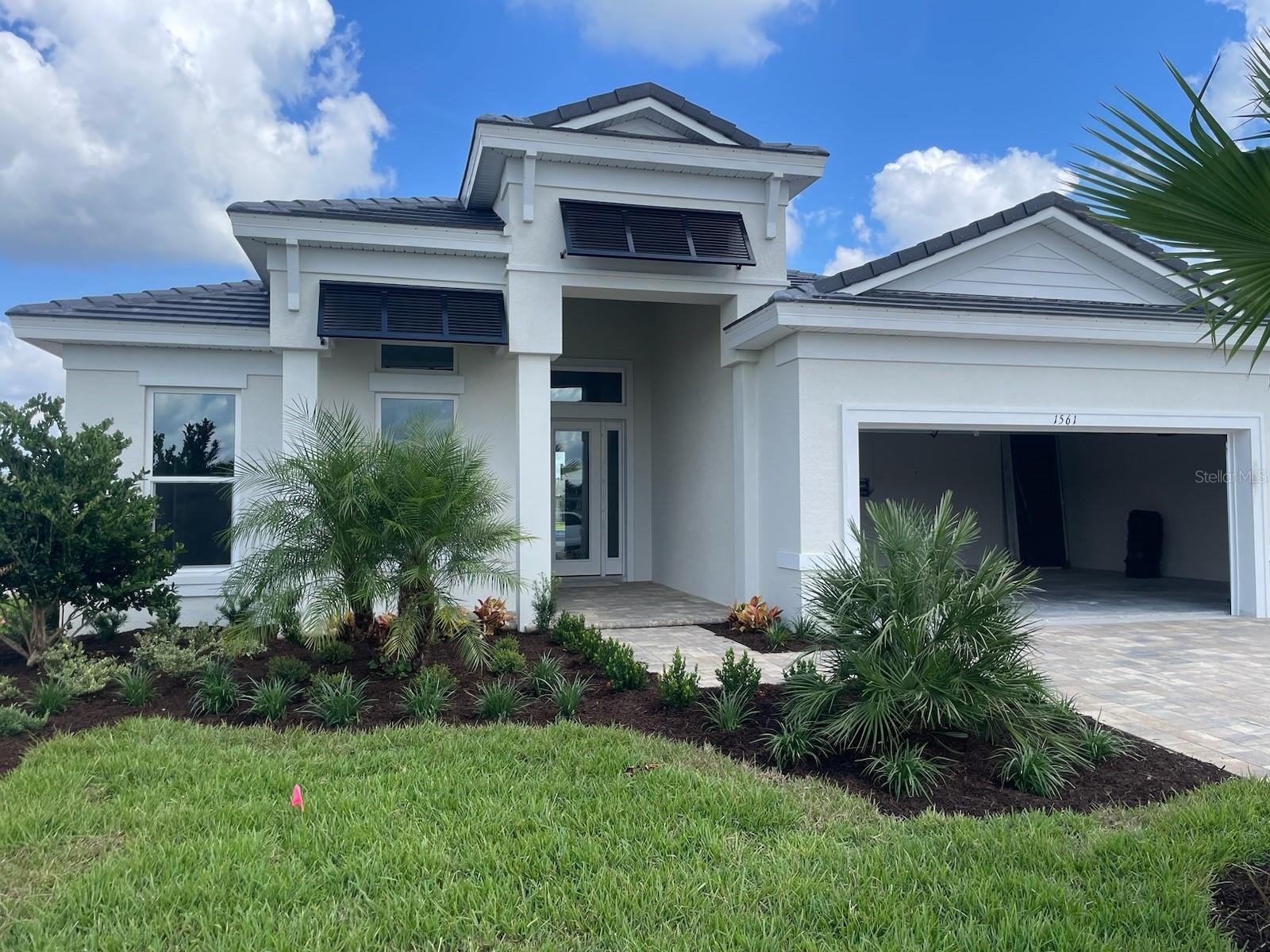 1561 Lake Bank Lane — photo