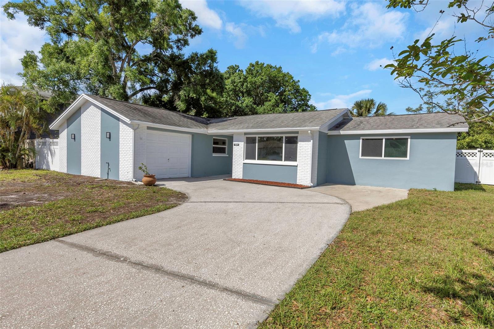 1004 Greenleaf Way — photo