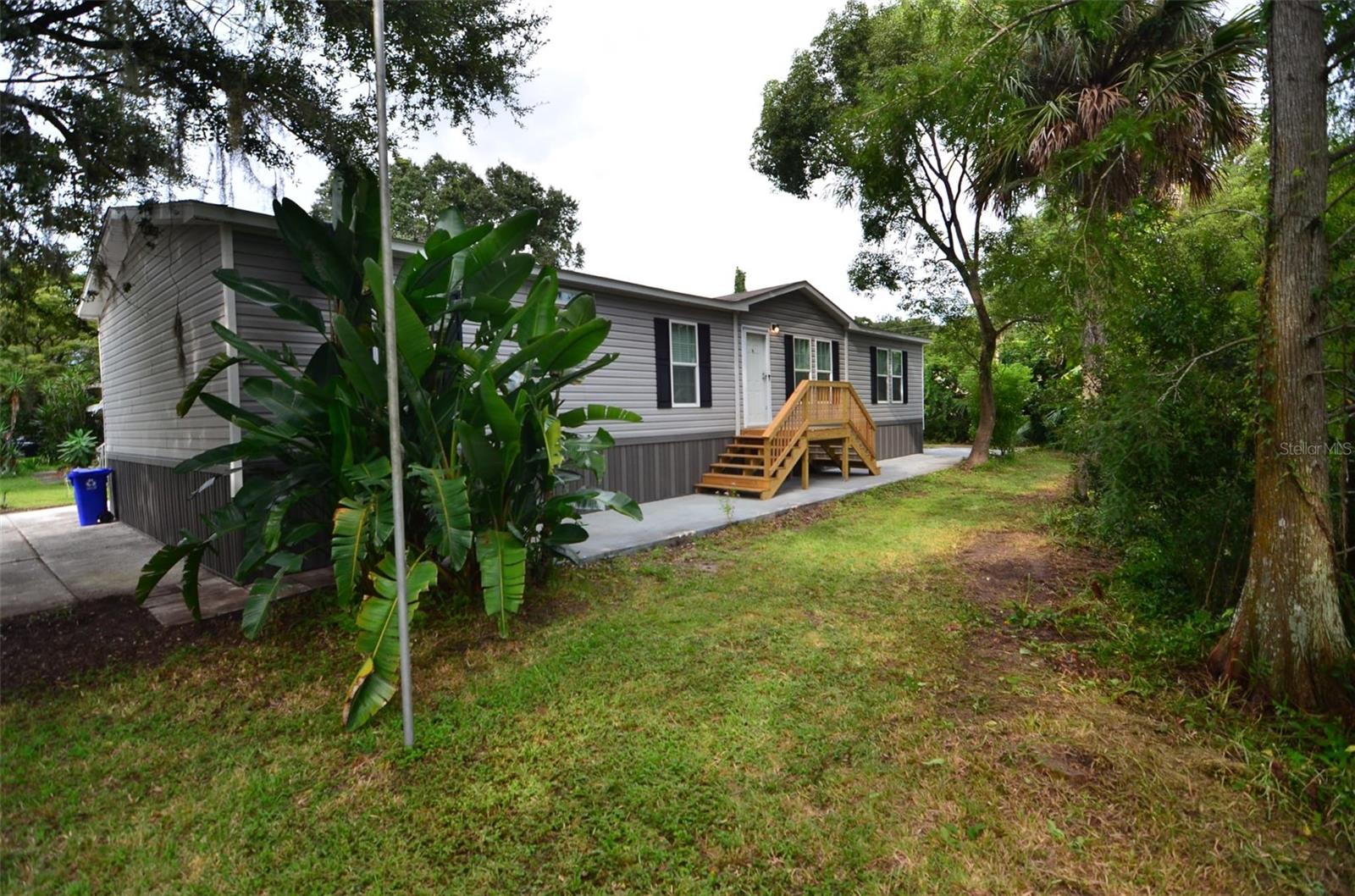 515 Twin Lakes Circle — photo