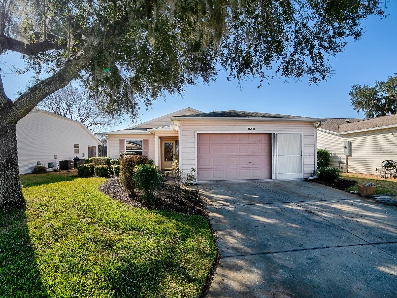 752 Old Oaks Lane — photo