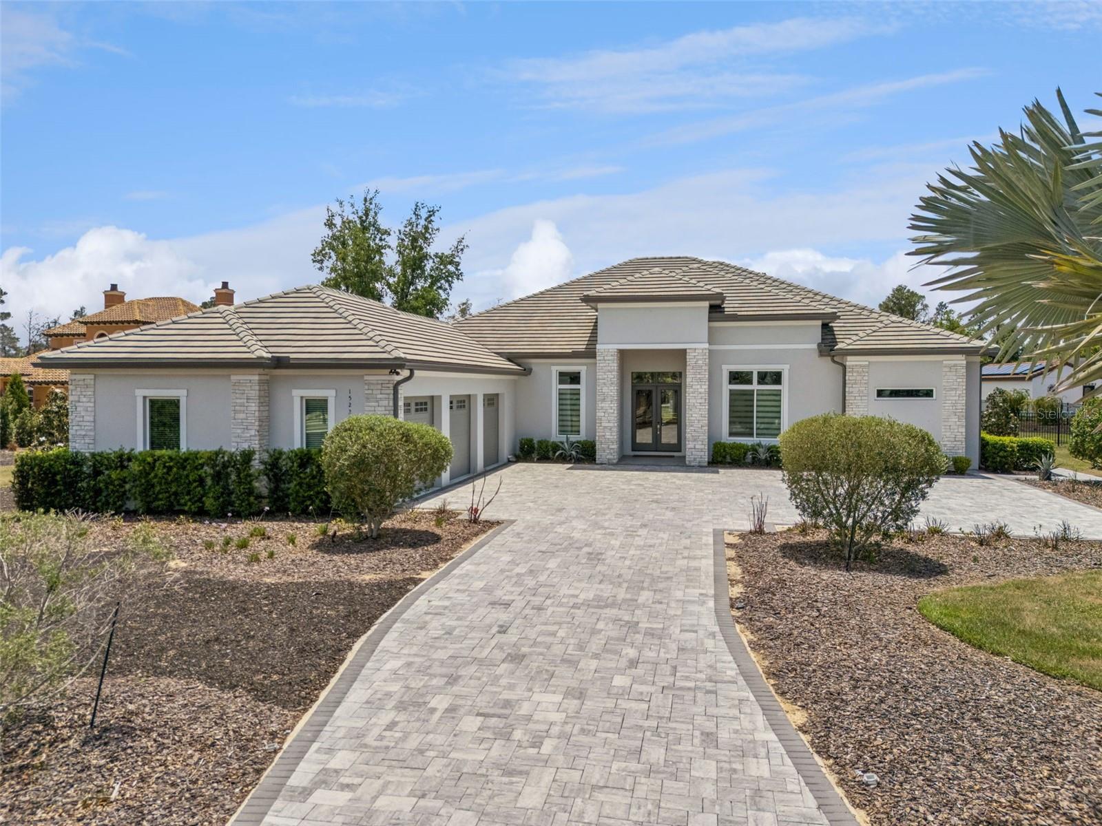 15220 Pendio Drive — photo
