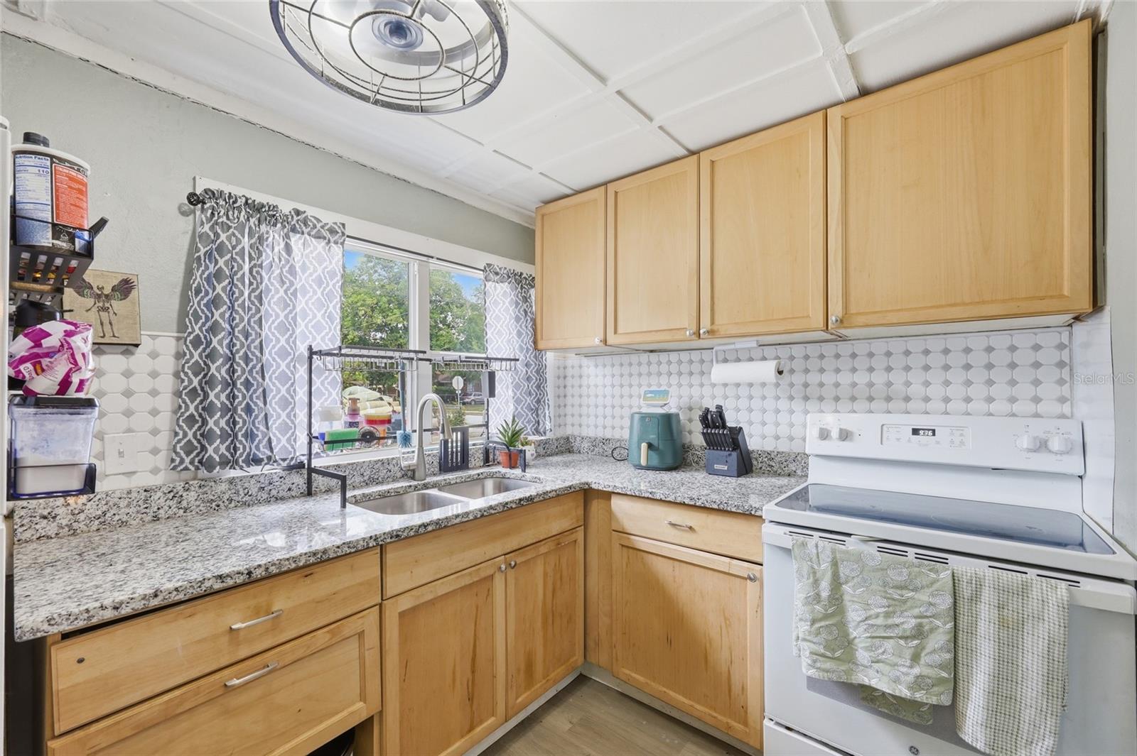 Home in LEESBURG, FL 34748 — photo 2