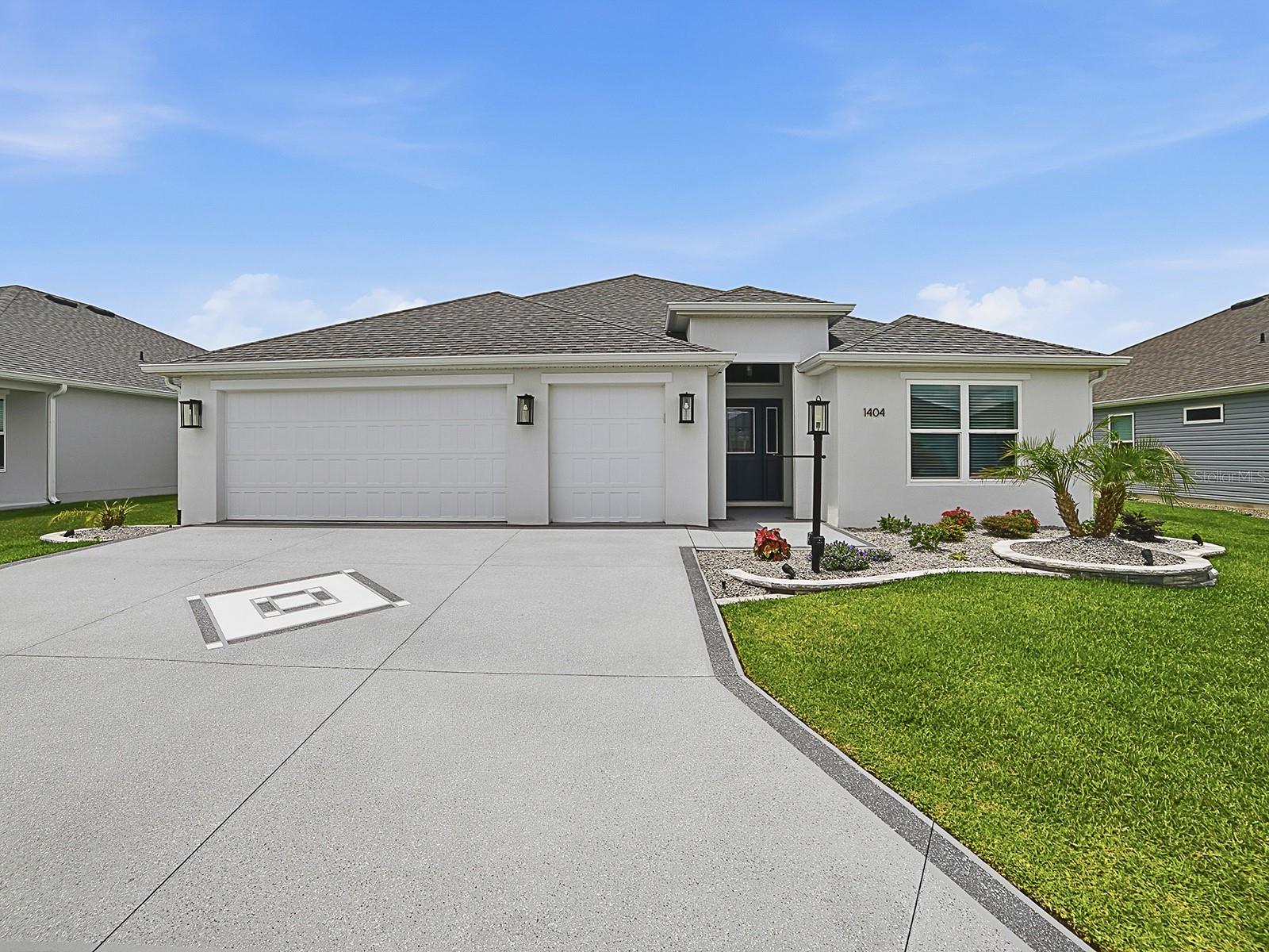 1404 Hearns Loop — photo