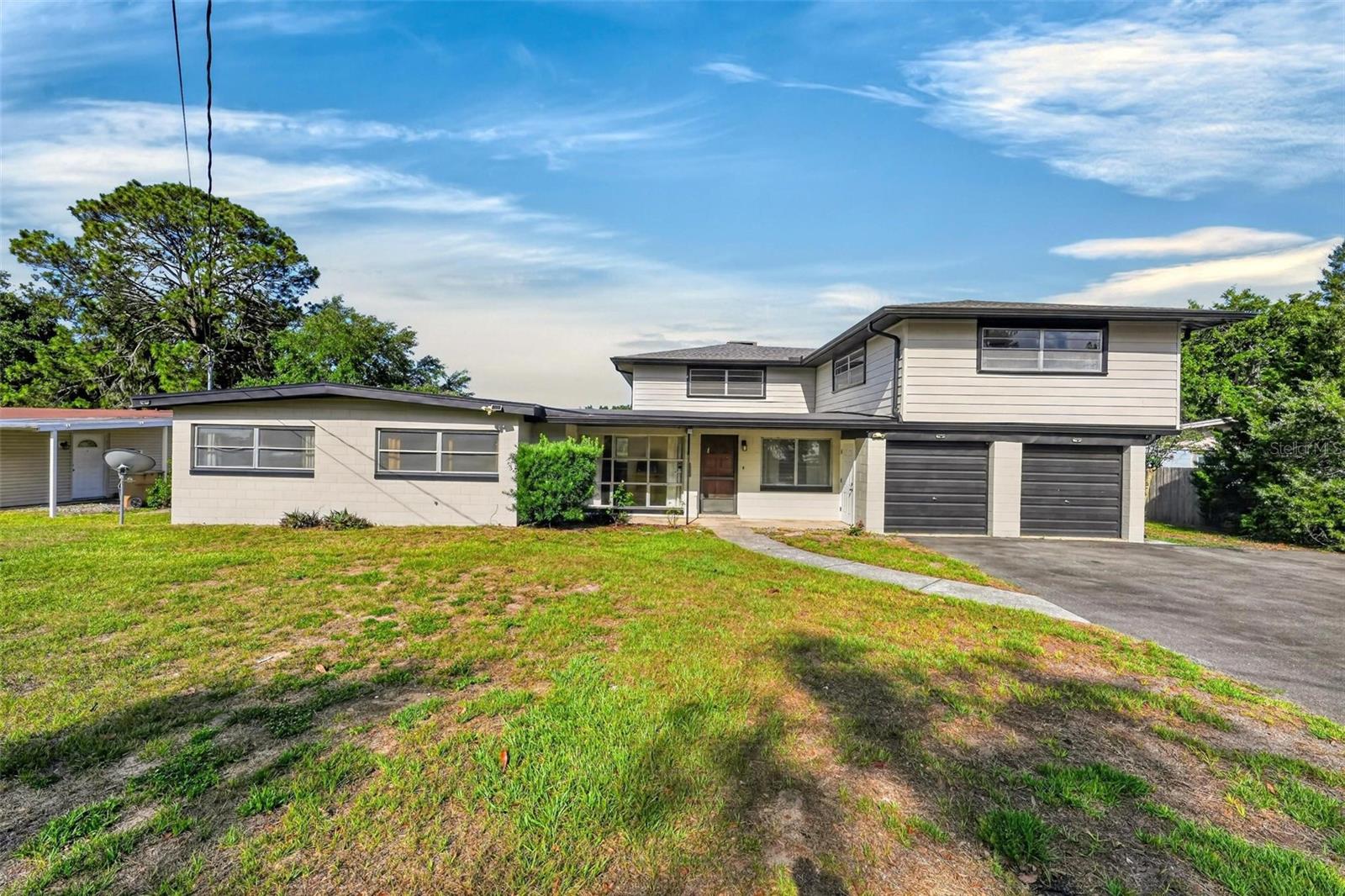 710 Twin Oaks Lane — photo