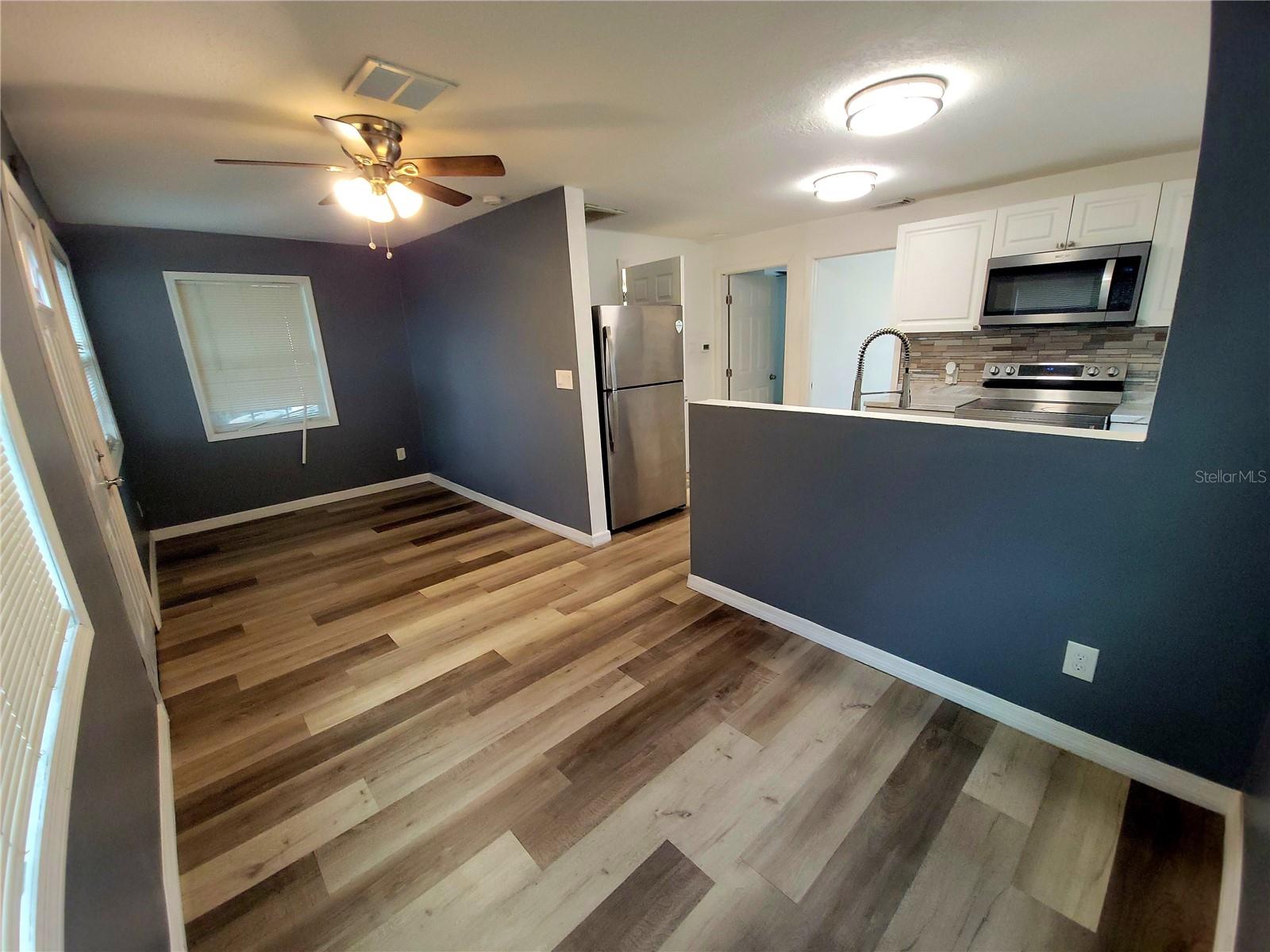 Home in ST PETERSBURG, FL 33713 — photo 2