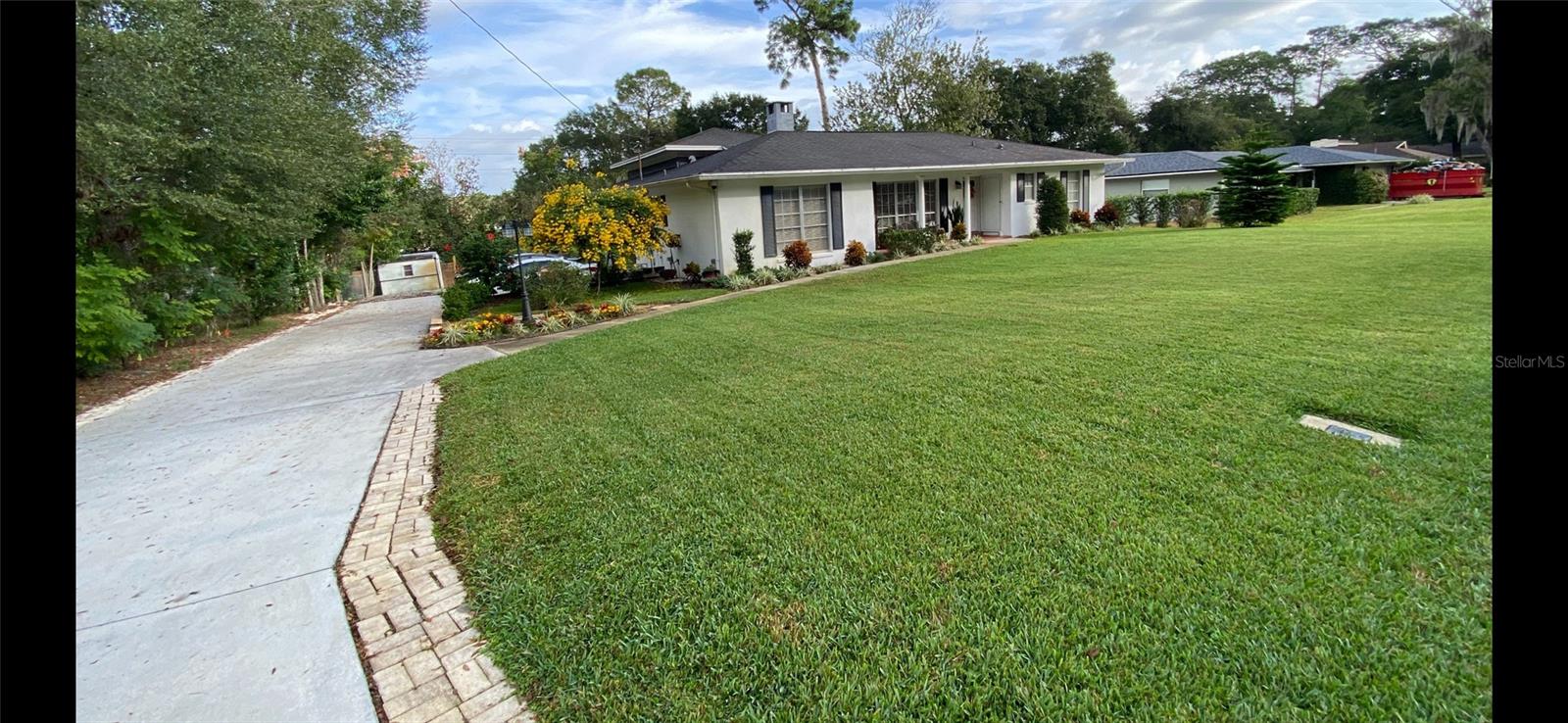 305 White Oak Drive — photo