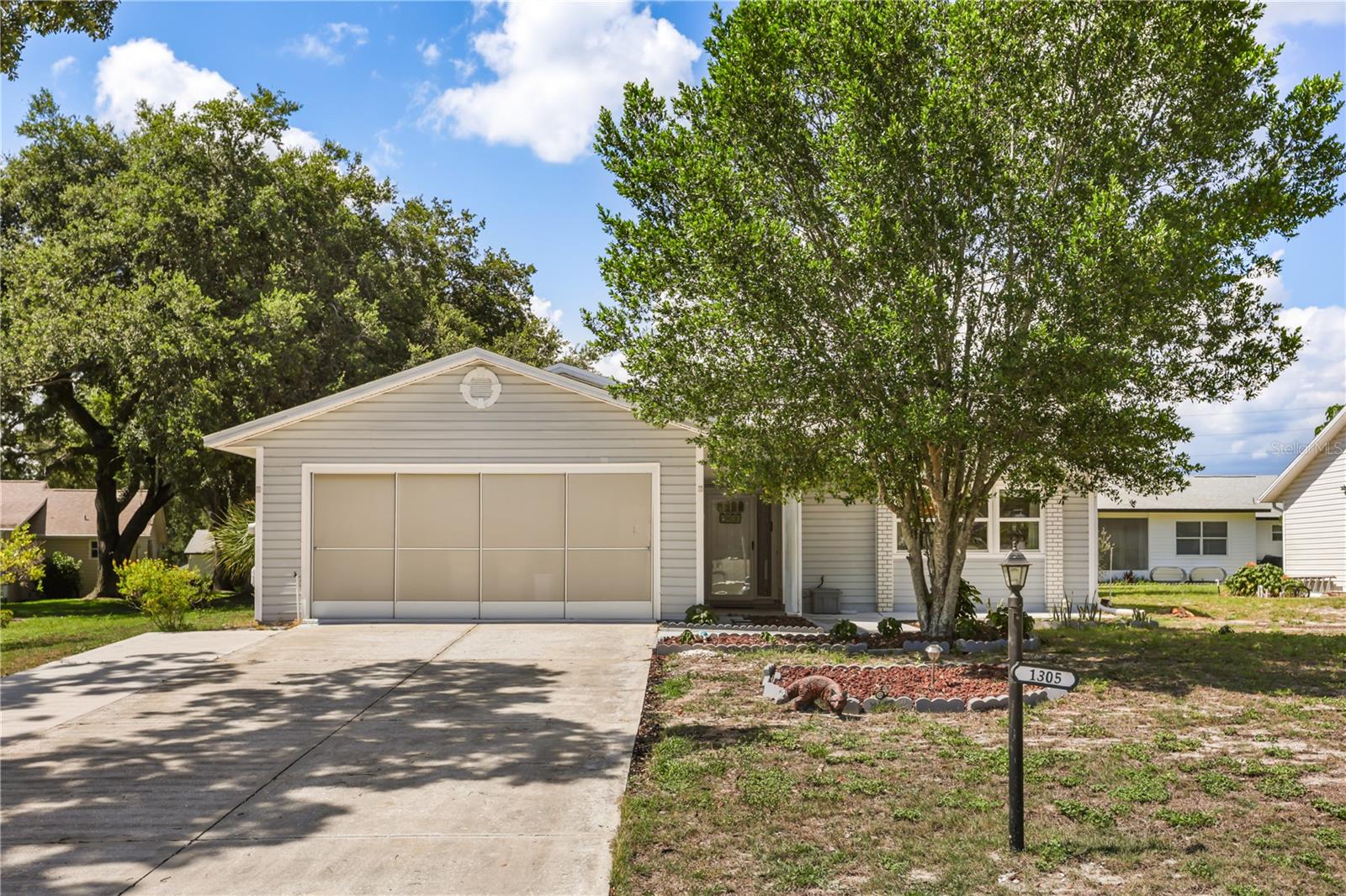 1305 Moray Court — photo