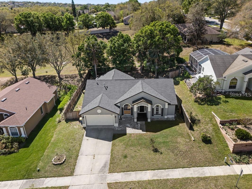 834 High Pointe Circle — photo
